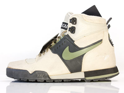 nike lahar escape beige